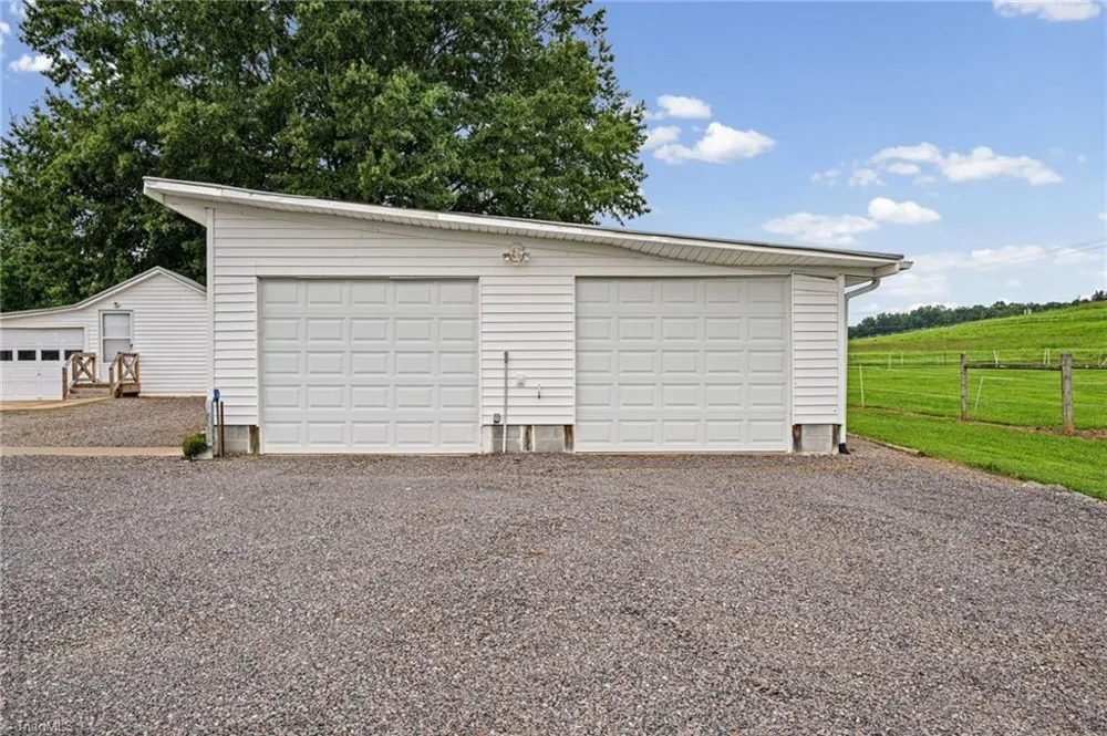 1824 Binkley Road East Bend, NC 27018