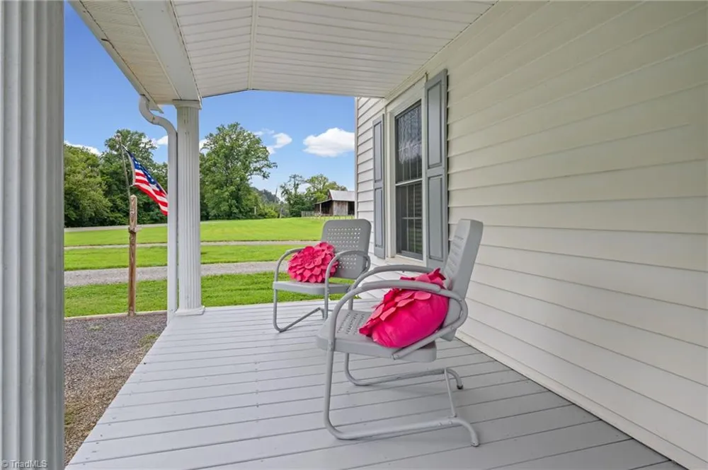 1824 Binkley Road East Bend, NC 27018