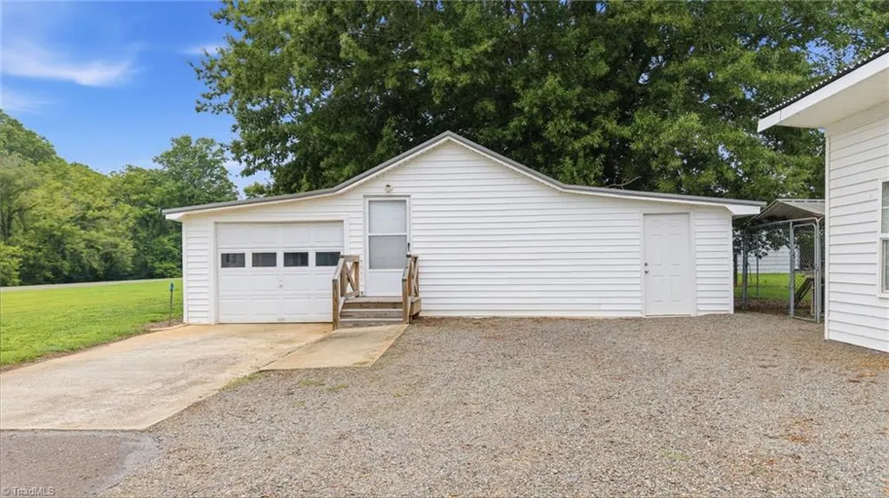 1824 Binkley Road East Bend, NC 27018