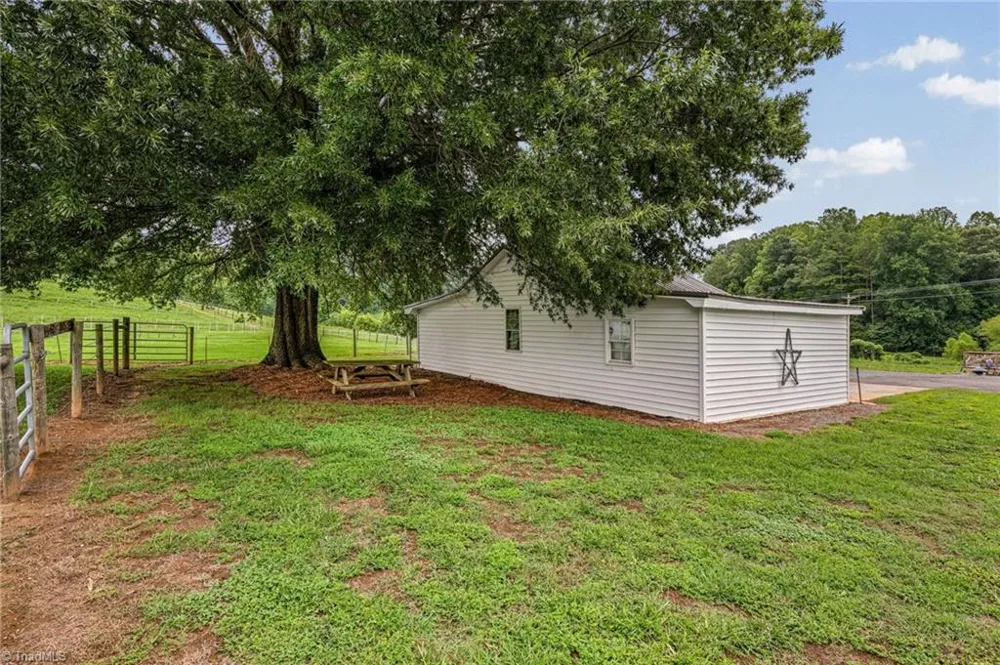 1824 Binkley Road East Bend, NC 27018