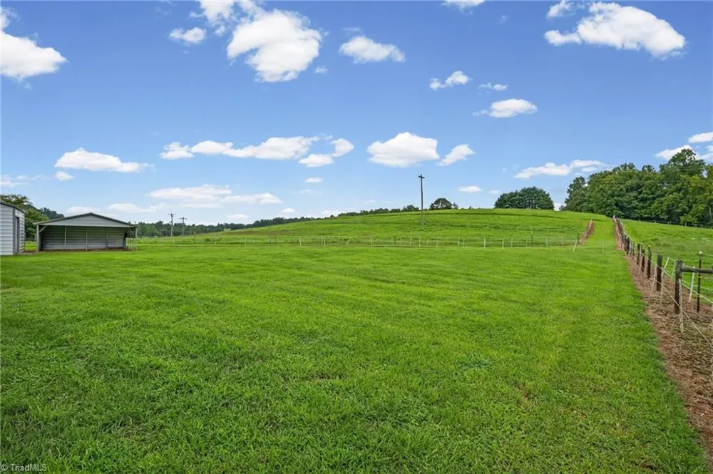 1824 Binkley Road East Bend, NC 27018