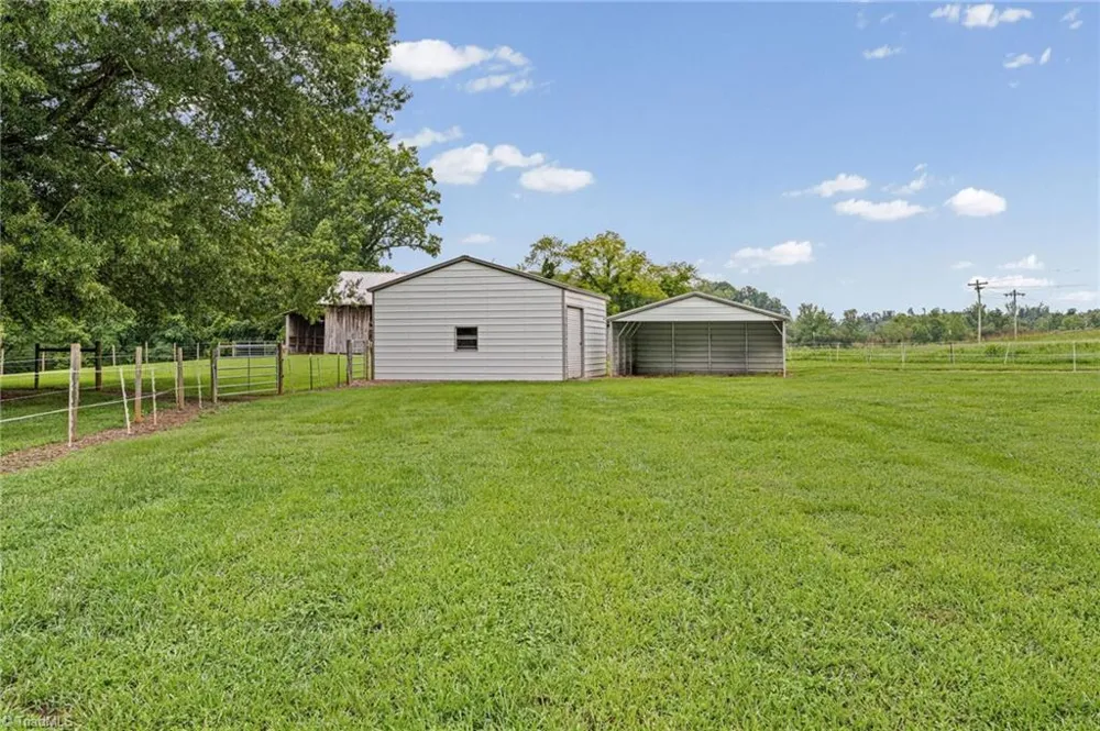 1824 Binkley Road East Bend, NC 27018