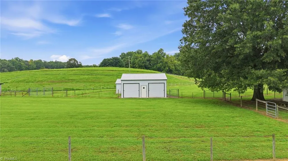 1824 Binkley Road East Bend, NC 27018