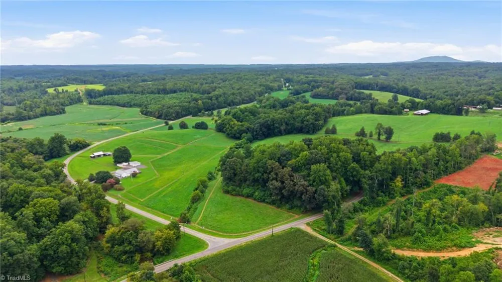 1824 Binkley Road East Bend, NC 27018
