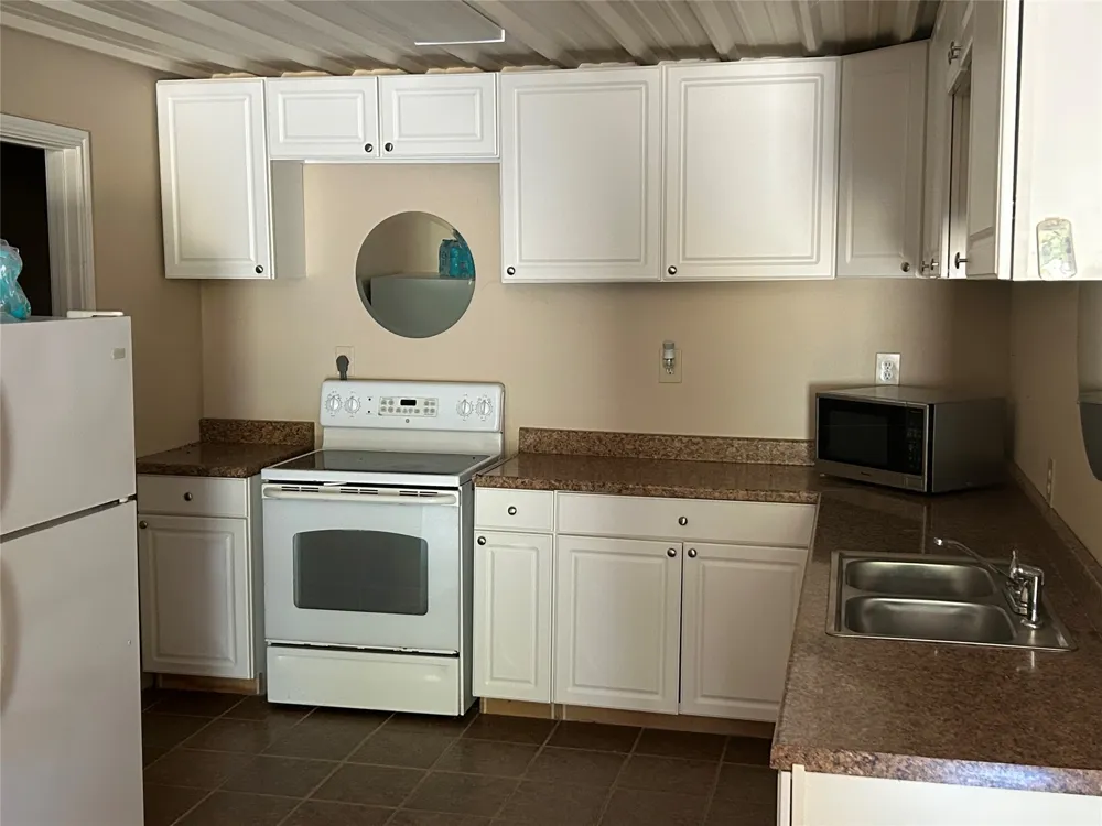 160 County Road 1709 Clifton, TX 76634