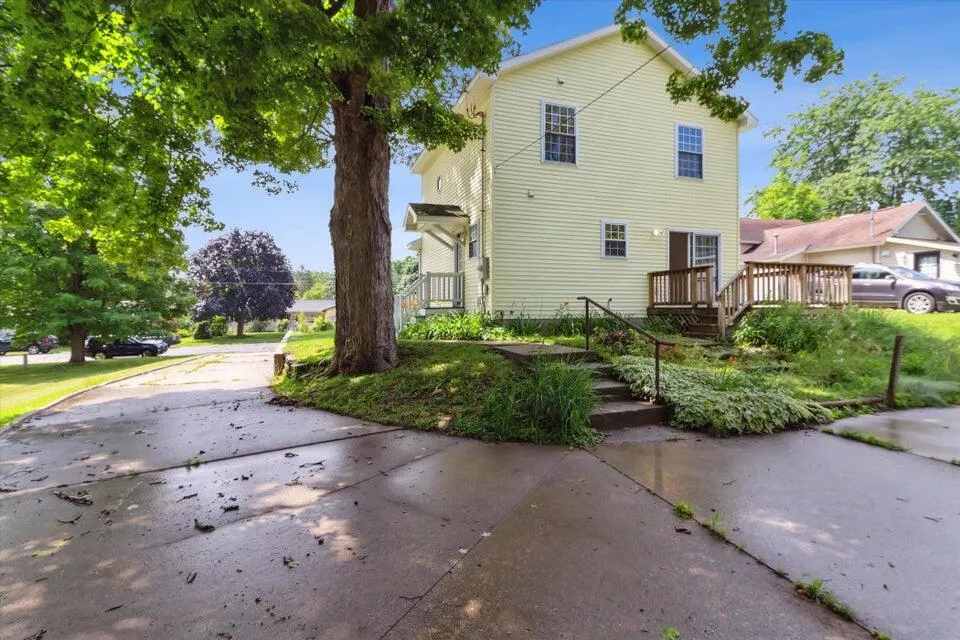 538 W Upton Avenue Reed City City, MI 49677