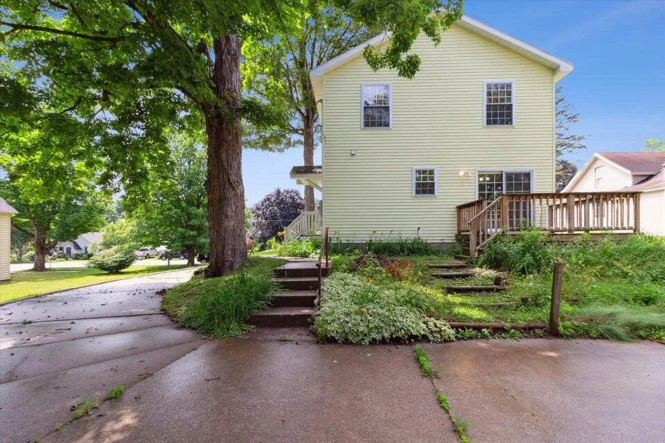 538 W Upton Avenue Reed City City, MI 49677