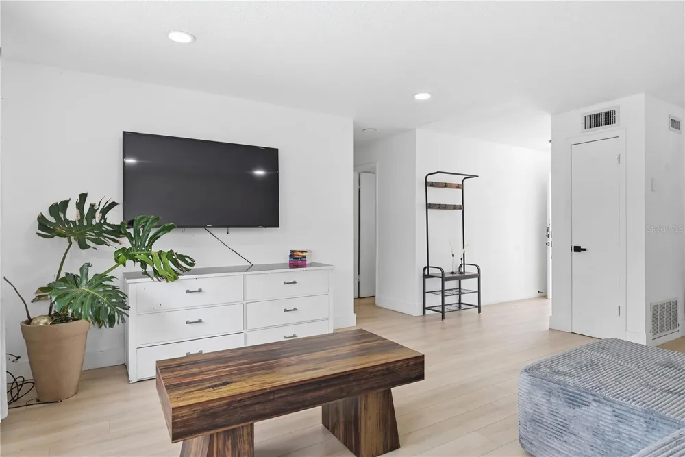 835 MARLOWE AVENUE Orlando, FL 32809