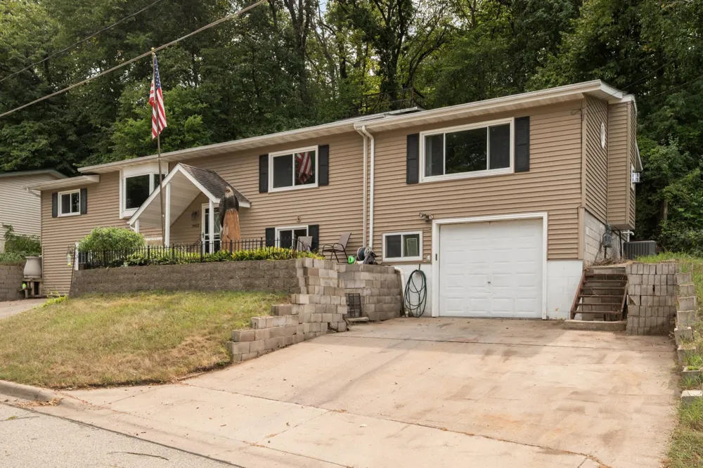 3453 Forrest Lane Red Wing, MN 55066