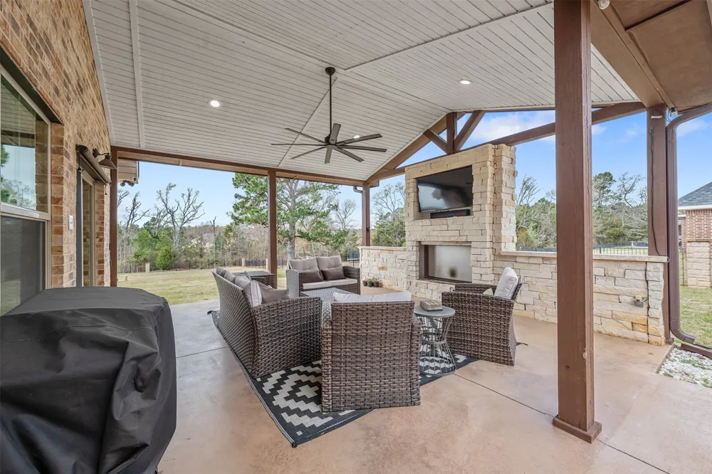 404 Corrigan Trails Boulevard Lindale, TX 75771