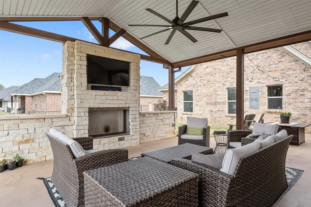 404 Corrigan Trails Boulevard Lindale, TX 75771