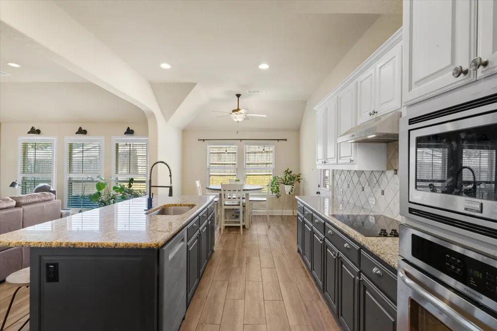 6041 Park View Drive Midlothian, TX 76065
