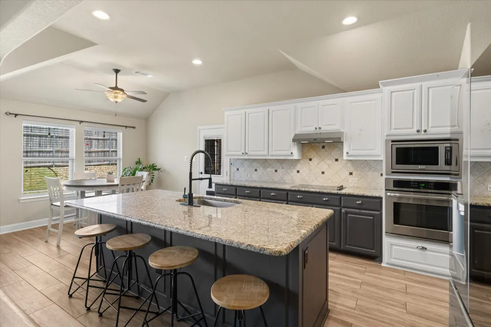 6041 Park View Drive Midlothian, TX 76065