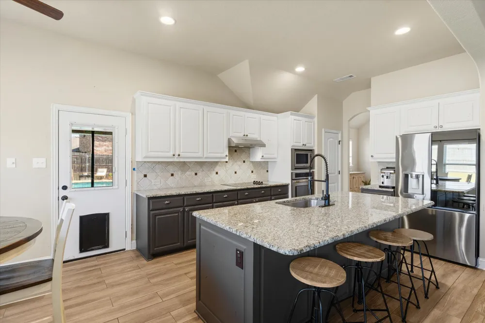 6041 Park View Drive Midlothian, TX 76065