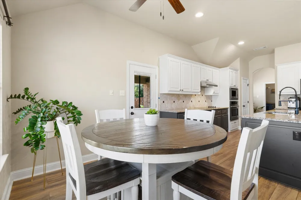 6041 Park View Drive Midlothian, TX 76065