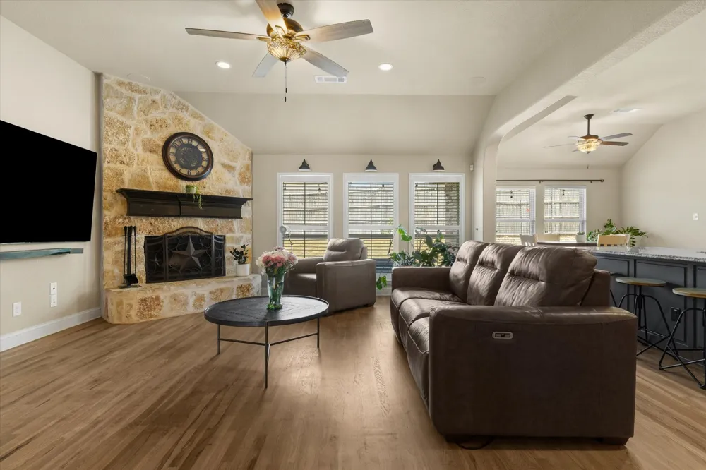 6041 Park View Drive Midlothian, TX 76065