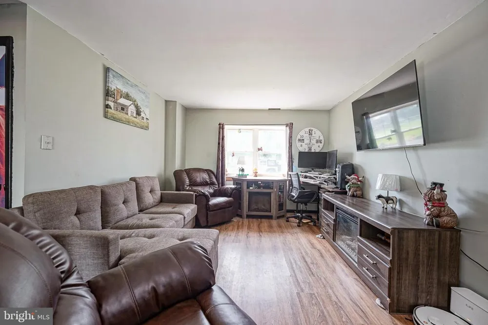 63 AVERY DRIVE Williamstown, NJ 08094