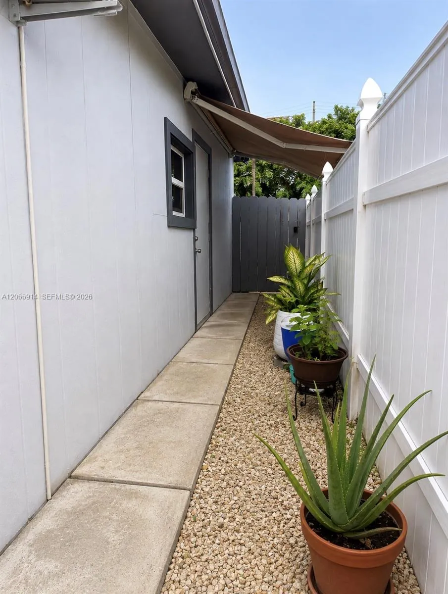 1650 NW 123rd St North Miami, FL 33167