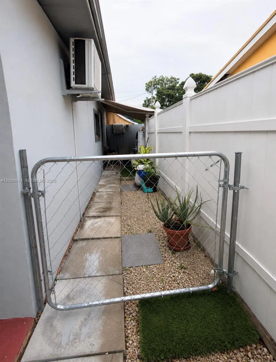 1650 NW 123rd St North Miami, FL 33167