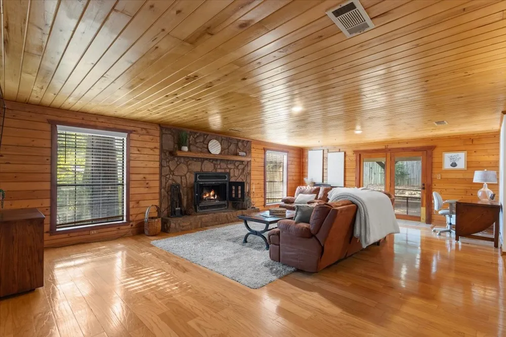 1603 Pineview Lane Hideaway, TX 75771