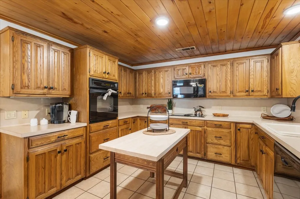 1603 Pineview Lane Hideaway, TX 75771