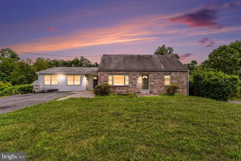 922 VALLEY ROAD