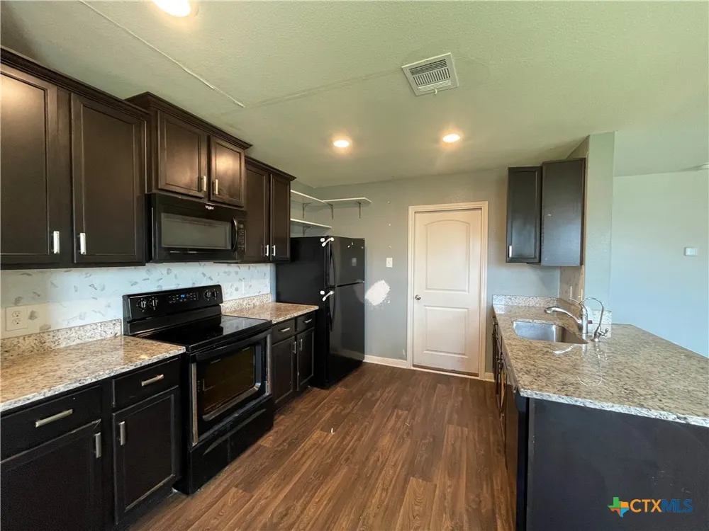 409 Wincliff Lane Jarrell, TX 76537