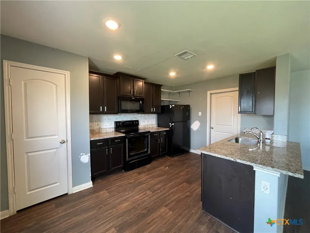 409 Wincliff Lane Jarrell, TX 76537