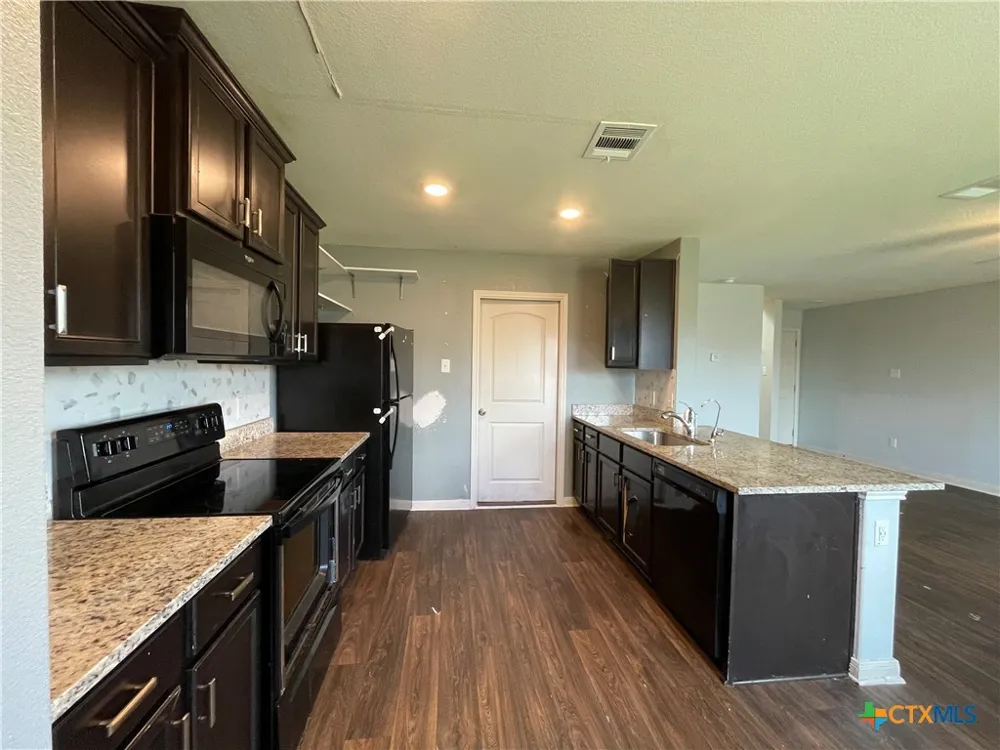 409 Wincliff Lane Jarrell, TX 76537