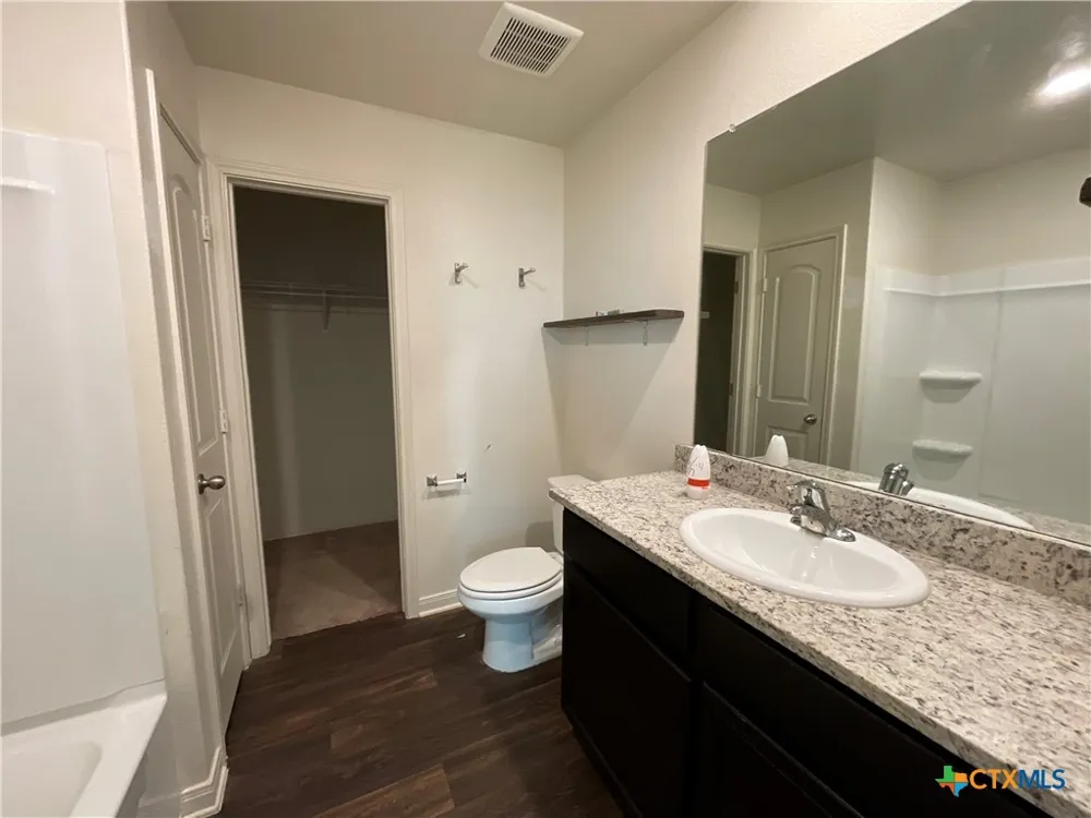 409 Wincliff Lane Jarrell, TX 76537