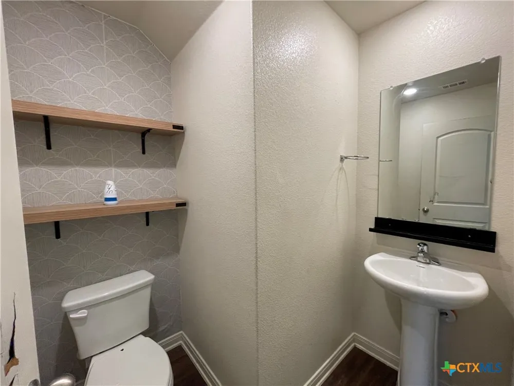 409 Wincliff Lane Jarrell, TX 76537