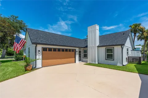 762 PINE SHORES CIRCLE