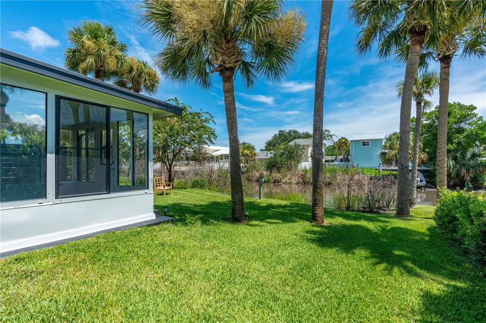 762 PINE SHORES CIRCLE New Smyrna Beach, FL 32168