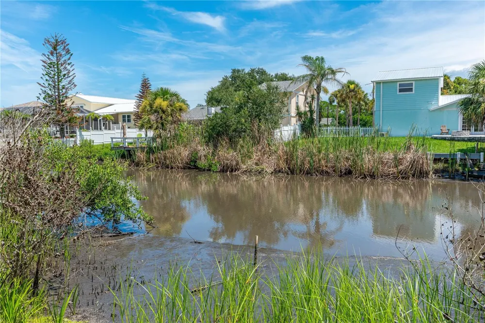 762 PINE SHORES CIRCLE New Smyrna Beach, FL 32168