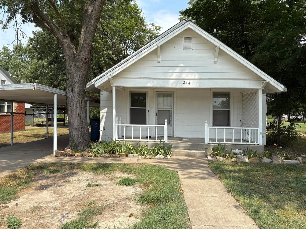 214 S Main Street Afton, OK 74331
