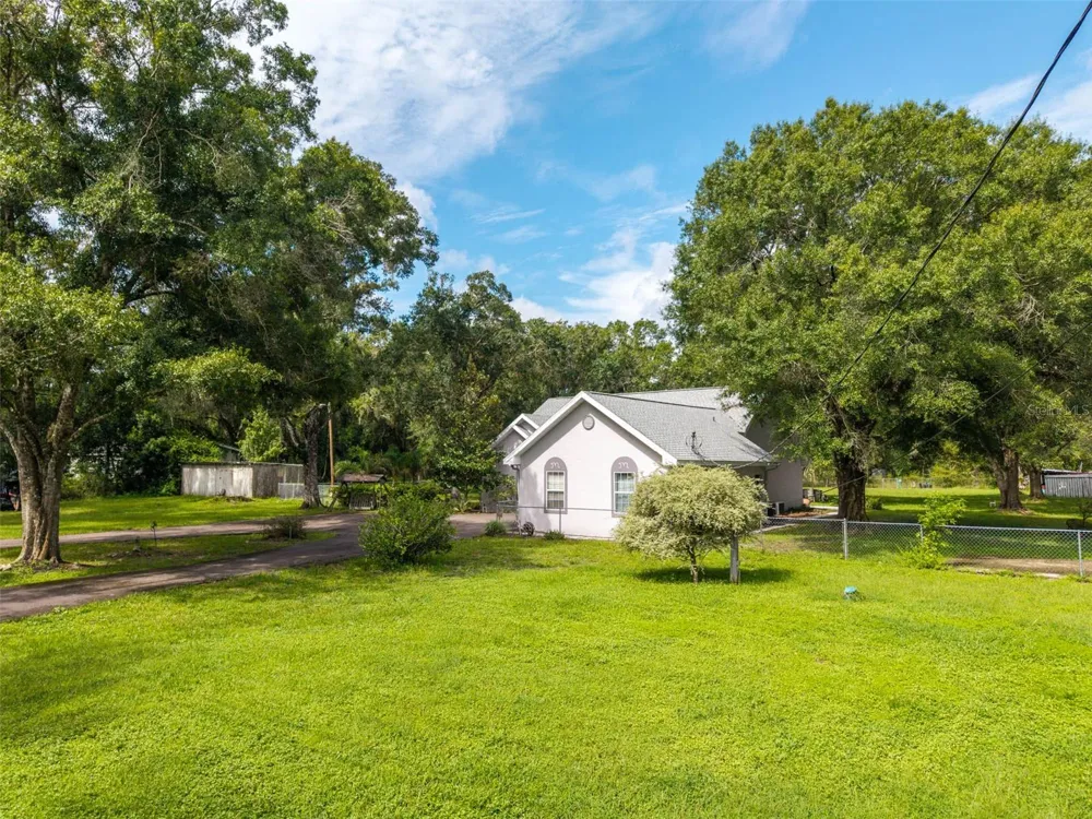 15370 APACHE DRIVE Thonotosassa, FL 33592