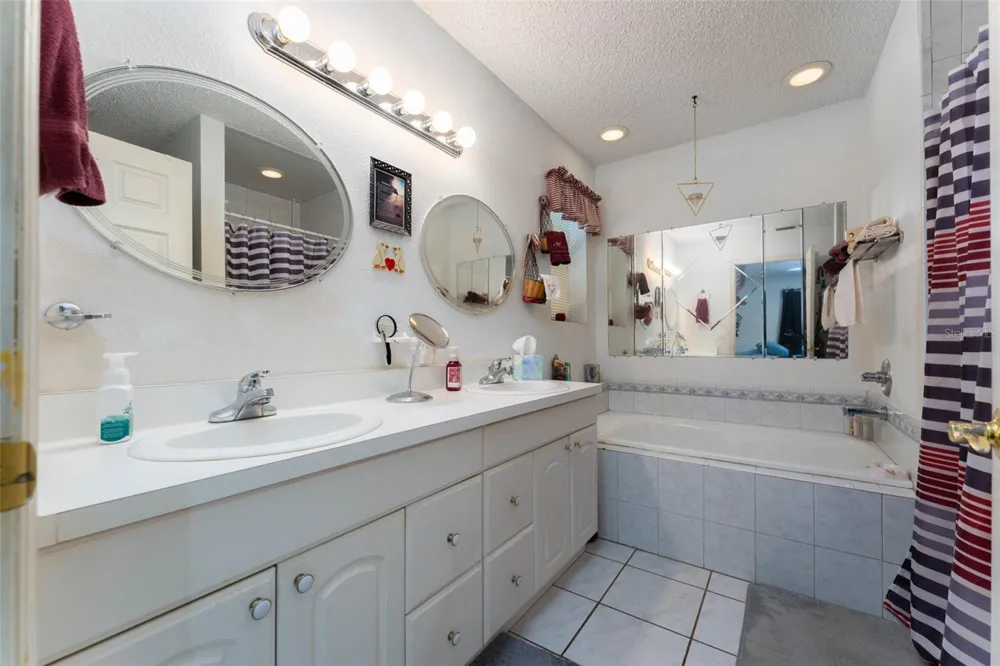 15370 APACHE DRIVE Thonotosassa, FL 33592