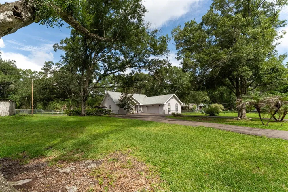15370 APACHE DRIVE Thonotosassa, FL 33592