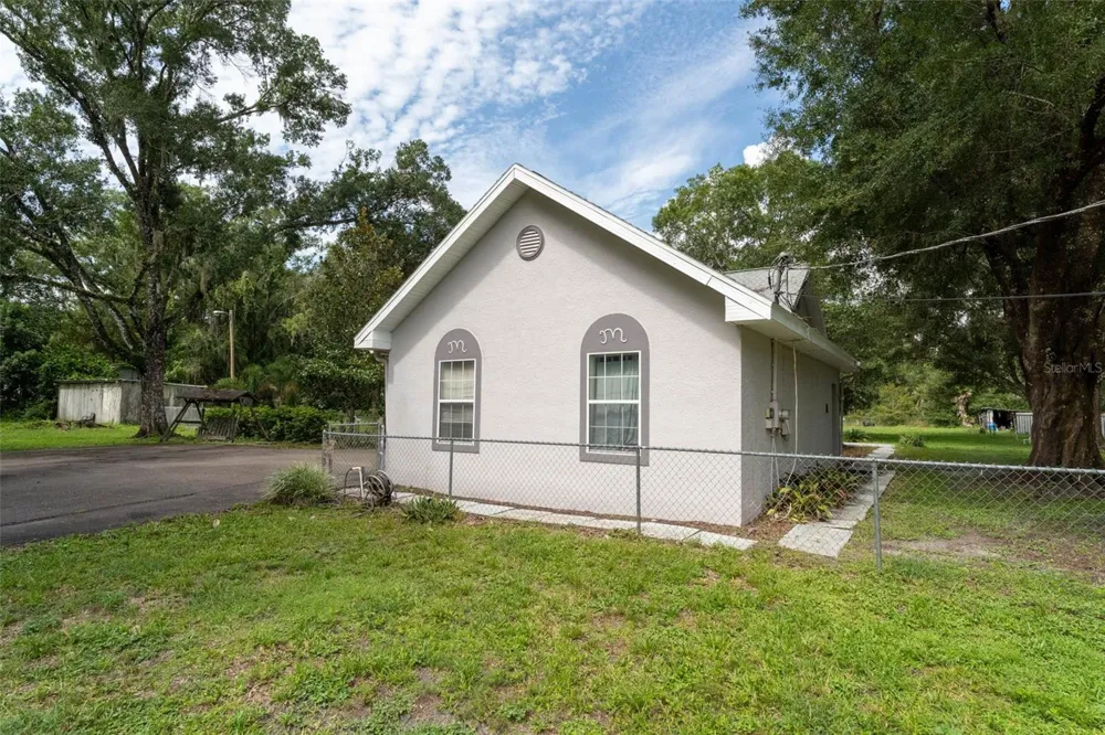 15370 APACHE DRIVE Thonotosassa, FL 33592