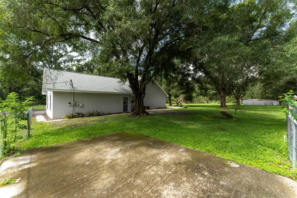 15370 APACHE DRIVE Thonotosassa, FL 33592