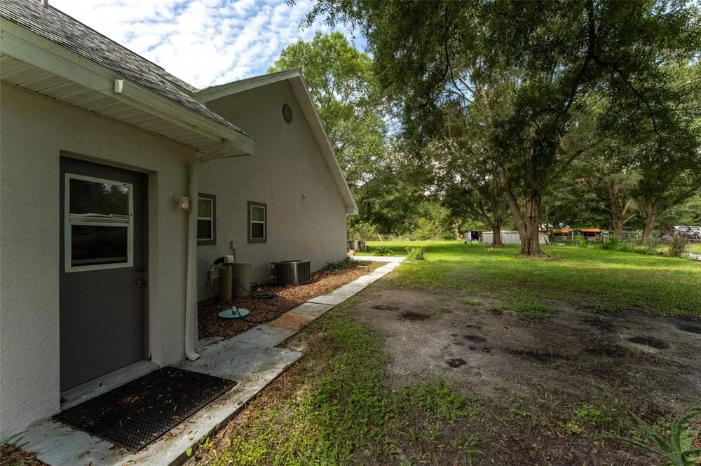 15370 APACHE DRIVE Thonotosassa, FL 33592