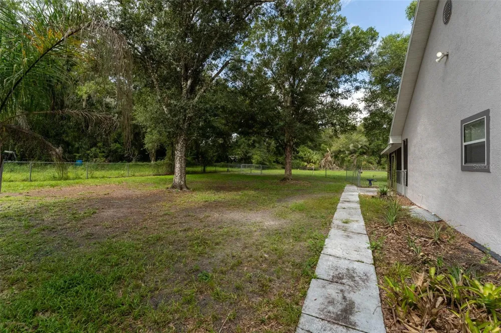 15370 APACHE DRIVE Thonotosassa, FL 33592