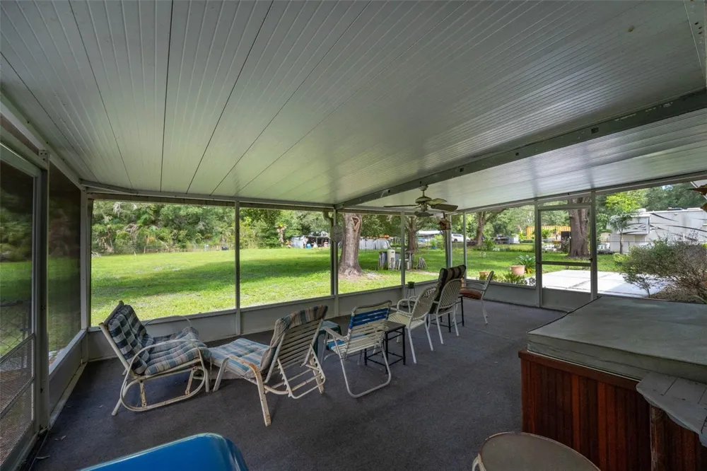 15370 APACHE DRIVE Thonotosassa, FL 33592