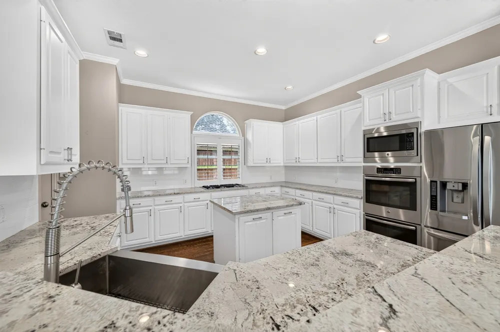18728 Thorntree Lane Dallas, TX 75252