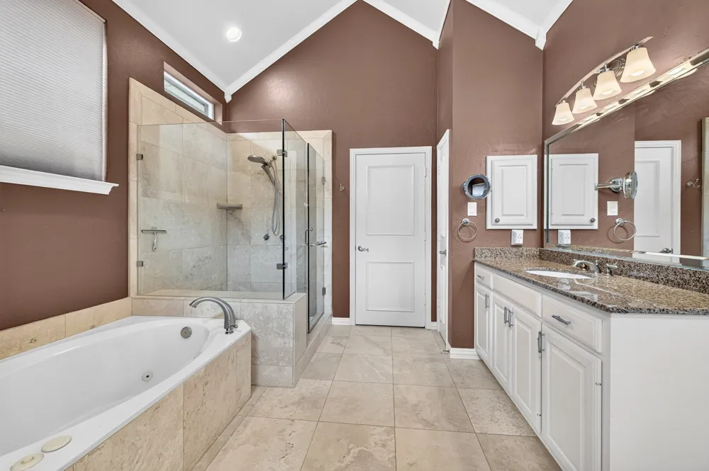 18728 Thorntree Lane Dallas, TX 75252