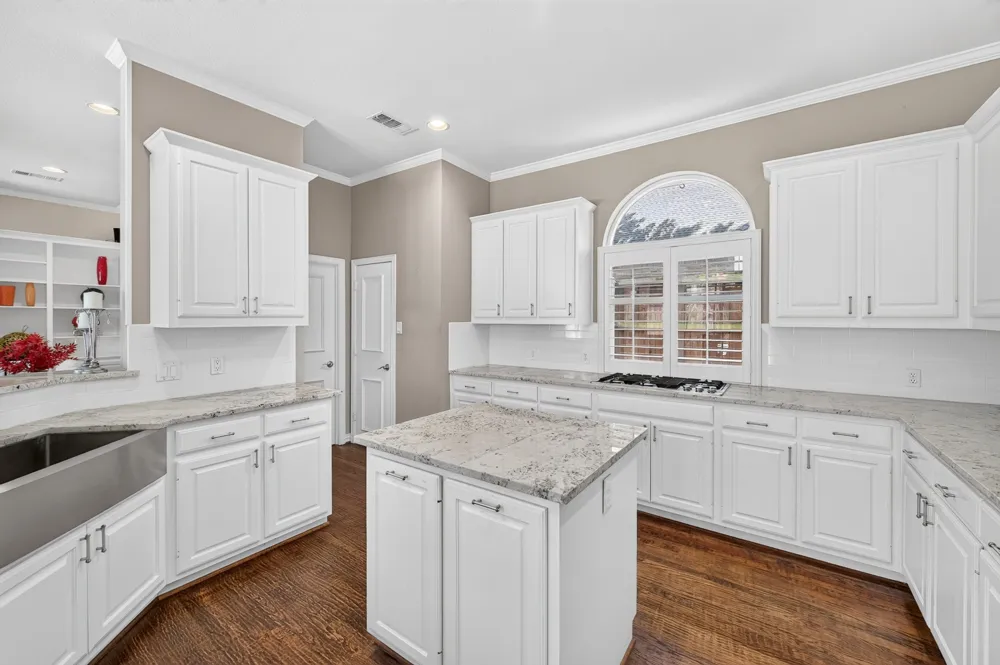 18728 Thorntree Lane Dallas, TX 75252