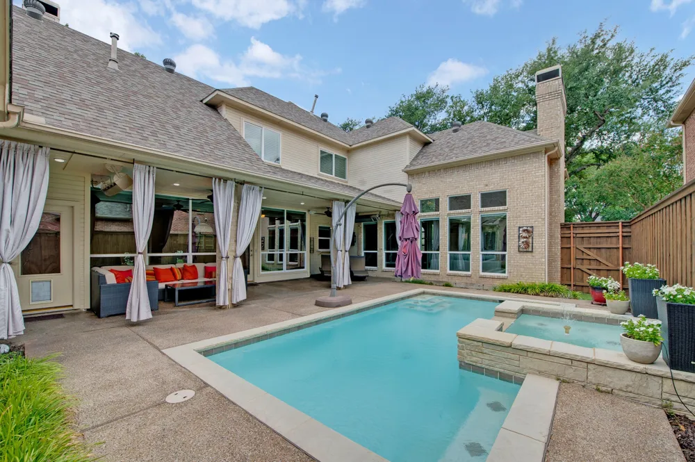 18728 Thorntree Lane Dallas, TX 75252