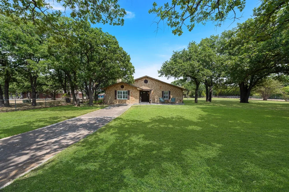 703 Robin Lane Argyle, TX 76226