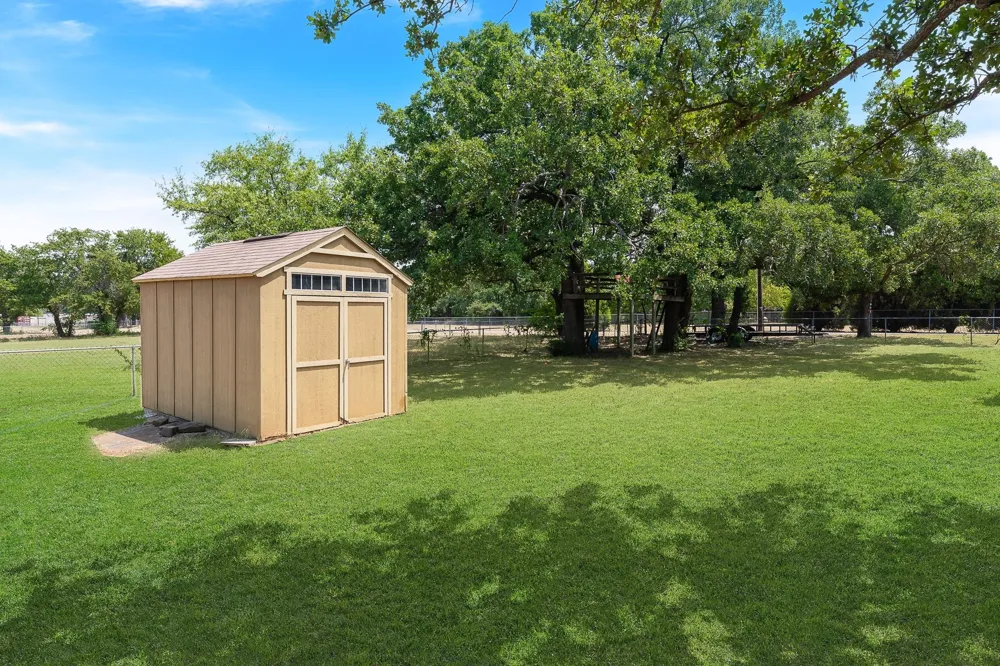 703 Robin Lane Argyle, TX 76226