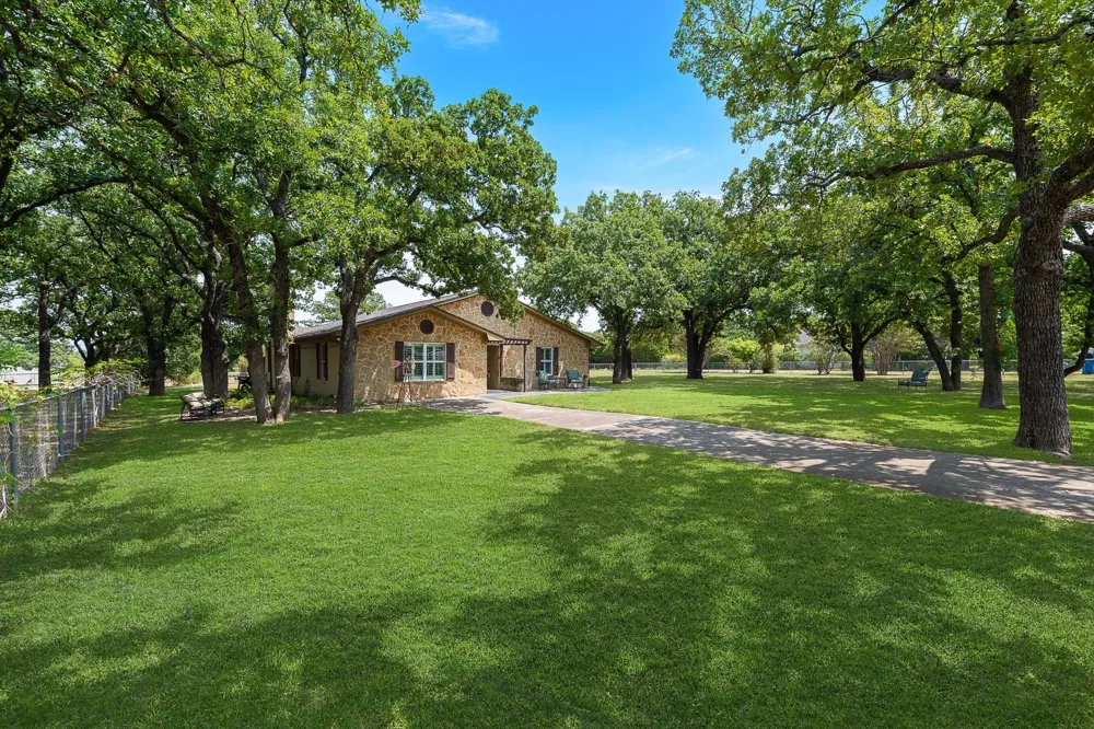 703 Robin Lane Argyle, TX 76226